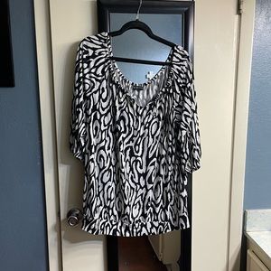 EUC Black and White 3/4 sleeve shirt by I-N-C International Concept